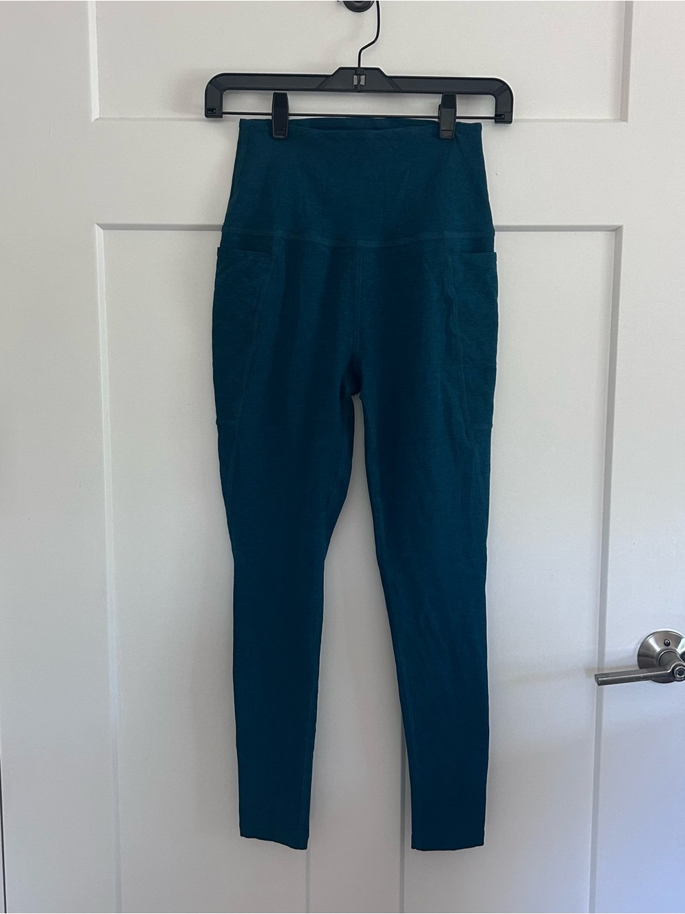 Beyond Yoga teal leggings in good condition